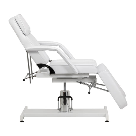 Sillon 210 hydraulic chair in reclined position for studio work