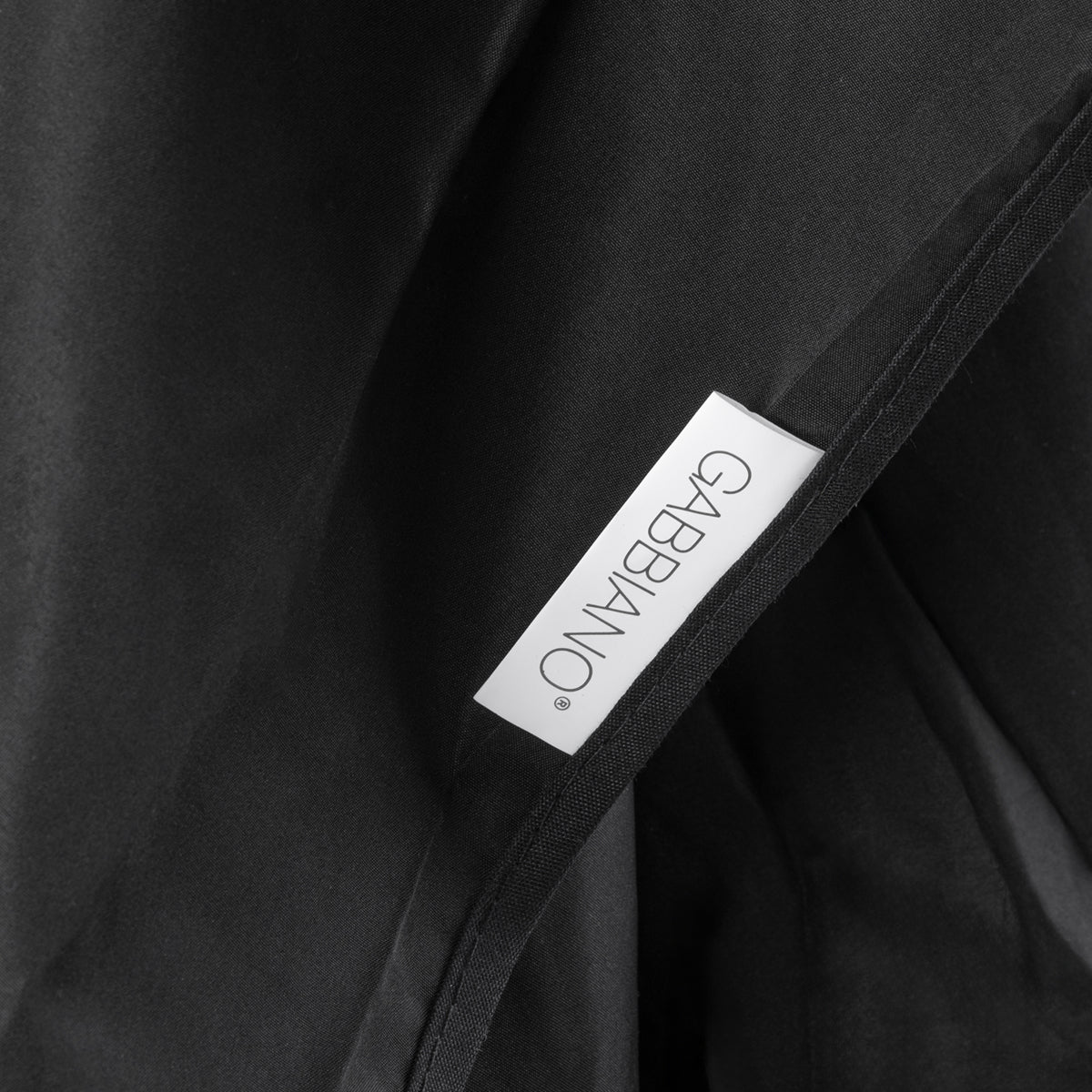Gabbiano reusable black barber and hairdressing cape – detail view