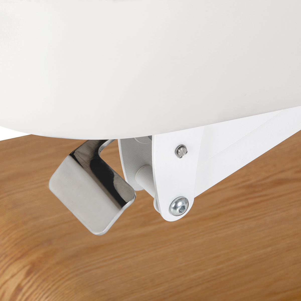 Sillon Relax · white / light brown · adjustment mechanism